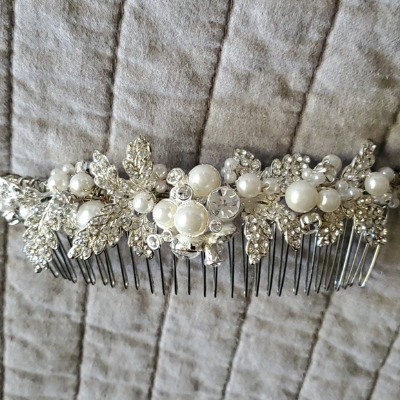 NWT David's Bridal Crystal and Pearl Wedding Comb - Picture 11 of 12